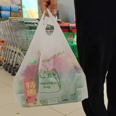 Biodegradable t-shirt plastic bag with eco-friendly materials